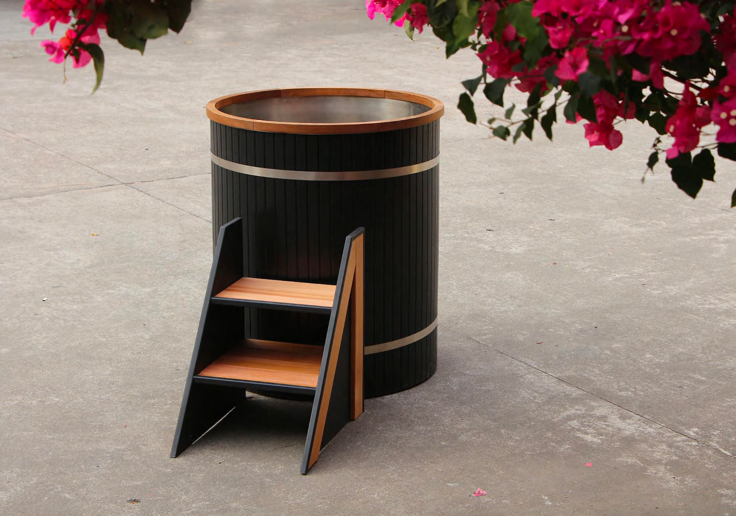 Luxe Barrel Ice Bath